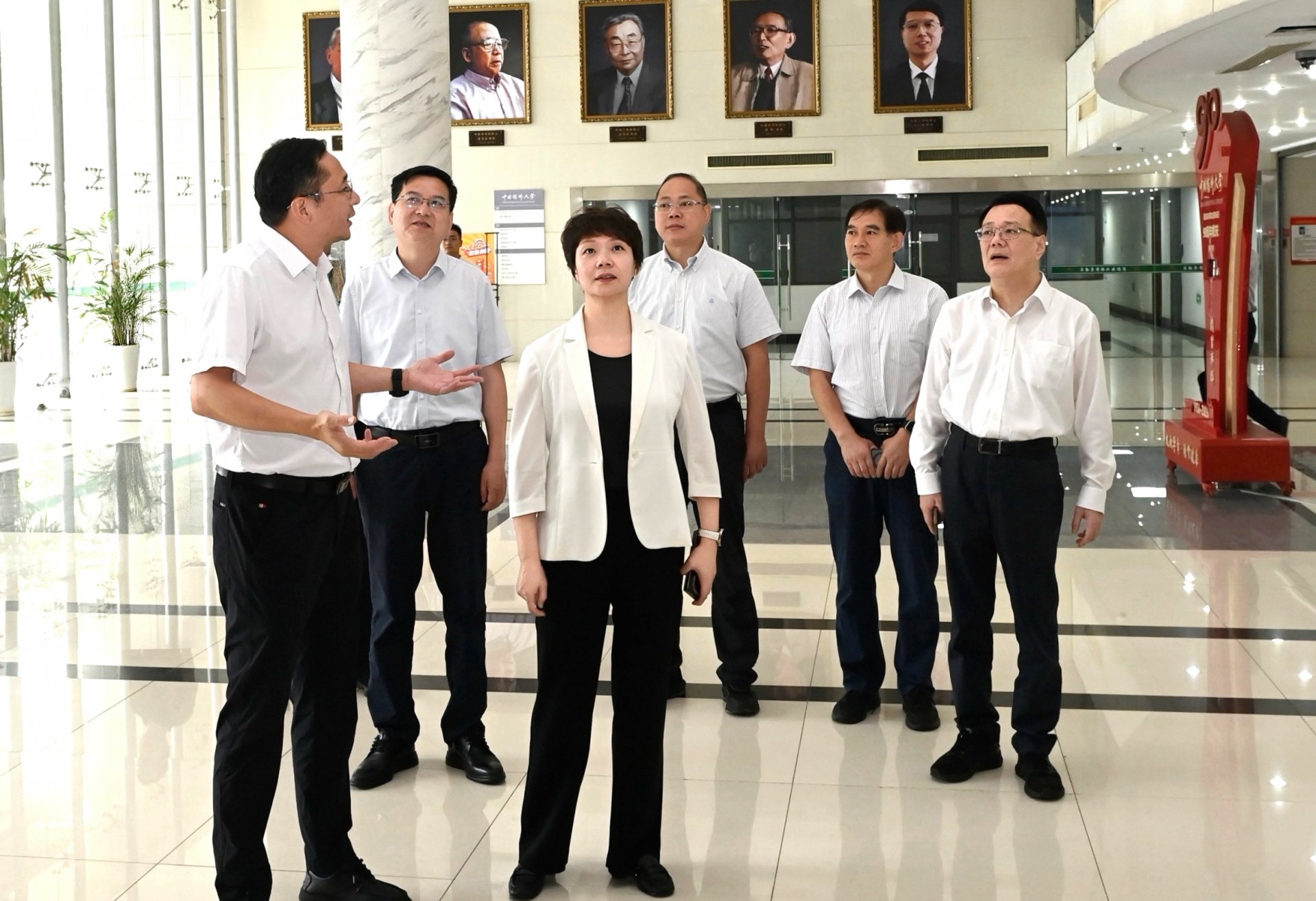 政协主席来访.jpg 校地合作及成果转化相关工作