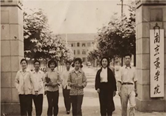八十载艰苦创业