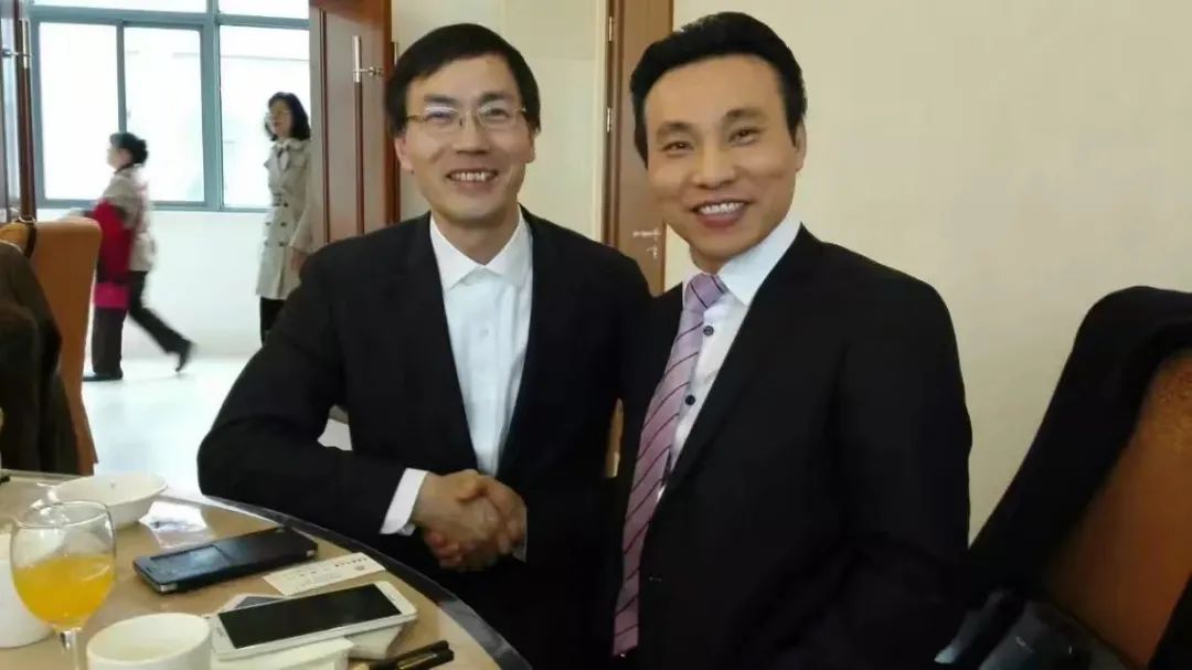 后便在帮助学弟勤工助学中体现着自我的