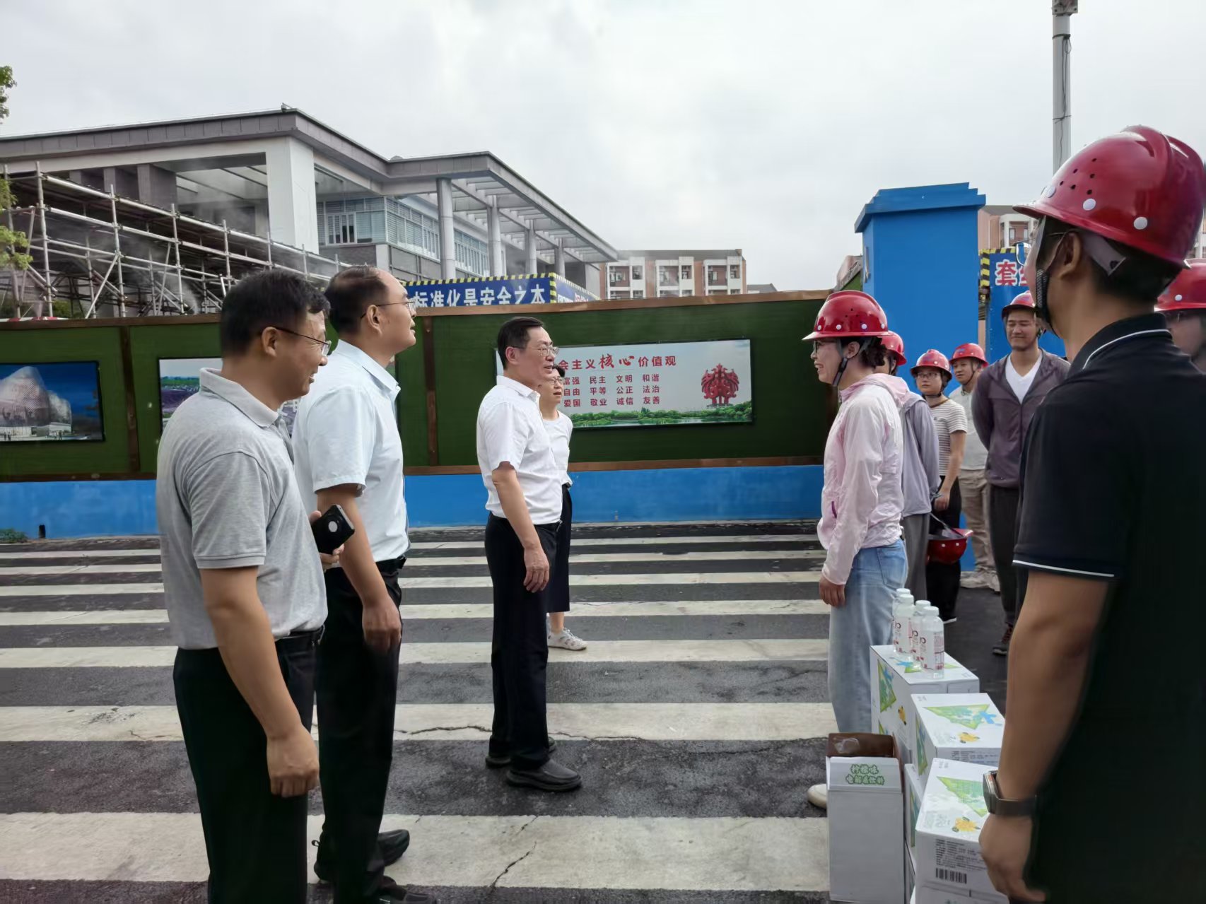 向他们送去乐禧棋牌注册最新版下载的关